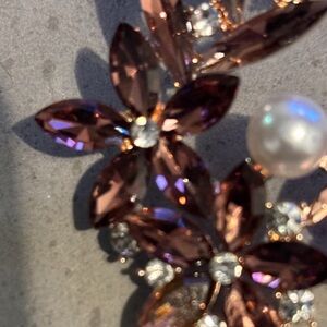 Elegant Brown and Gold Floral Brooch